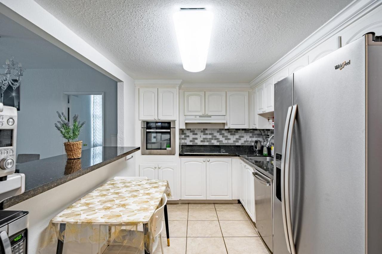 Ocean Reserve Sunny Isles Beach Exterior photo