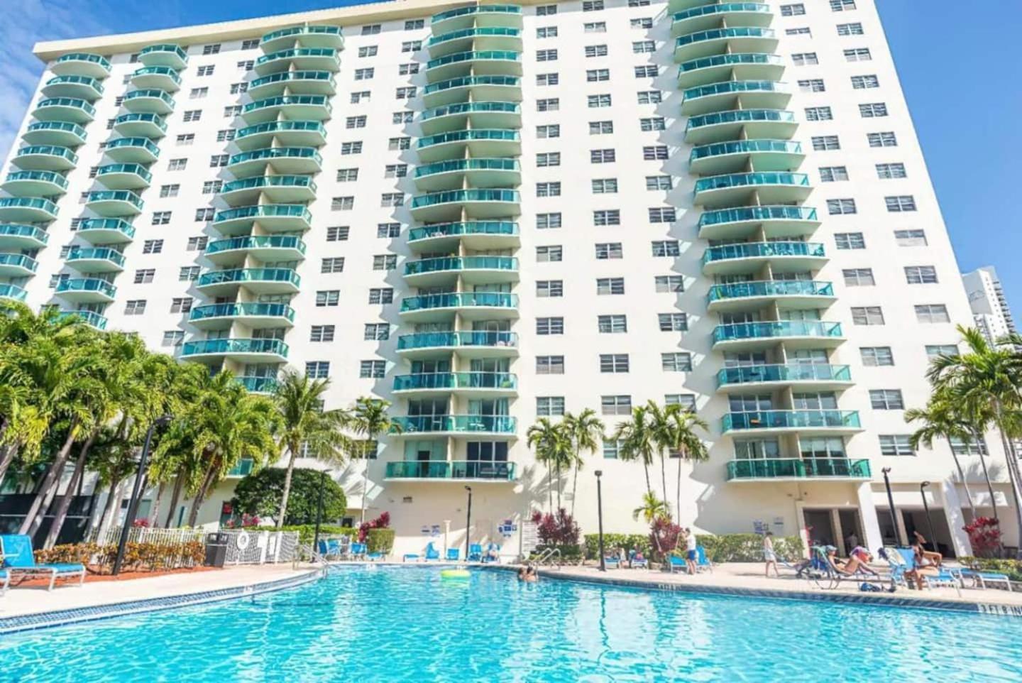 Ocean Reserve Sunny Isles Beach Exterior photo