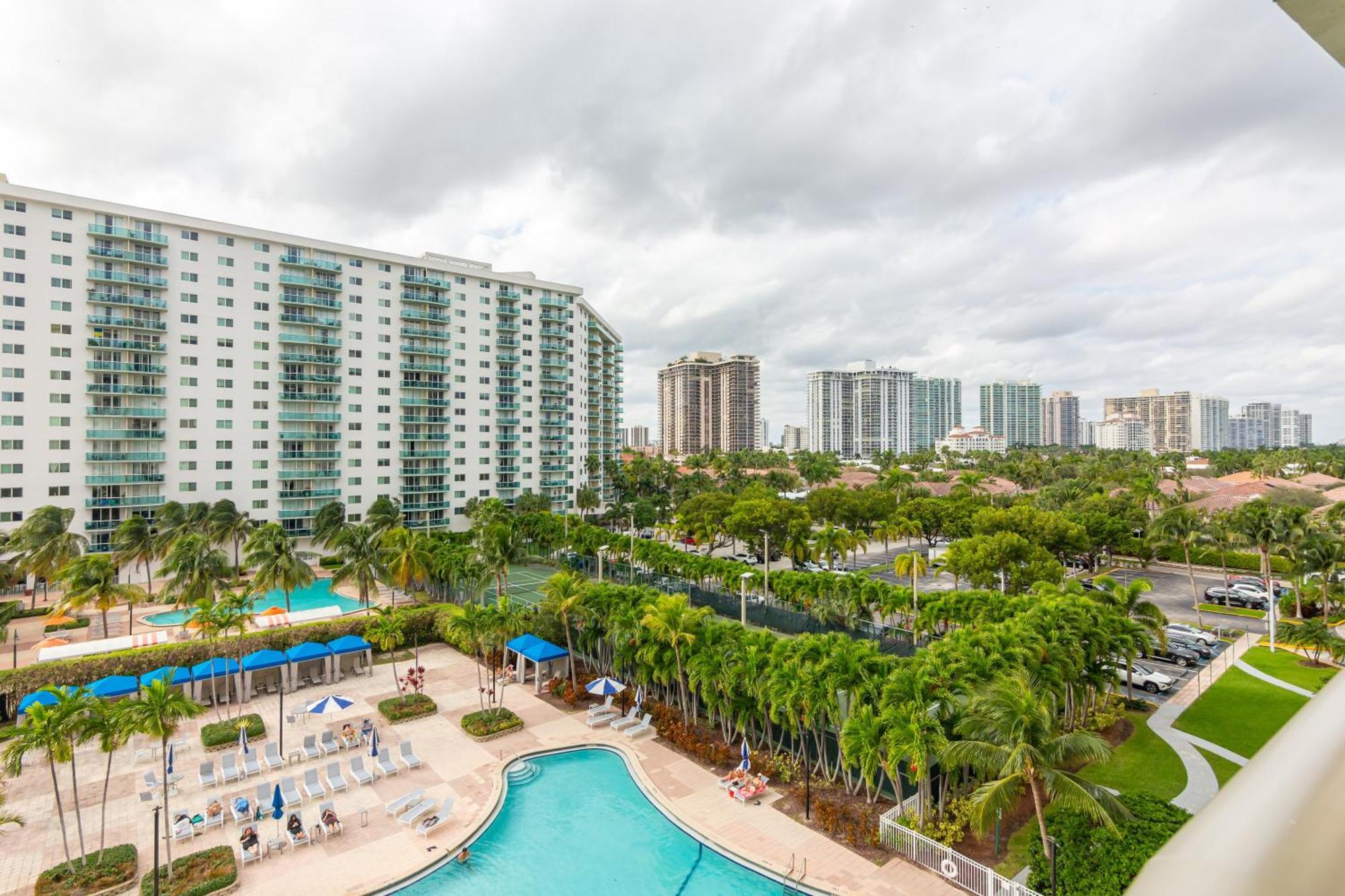 Ocean Reserve Sunny Isles Beach Exterior photo