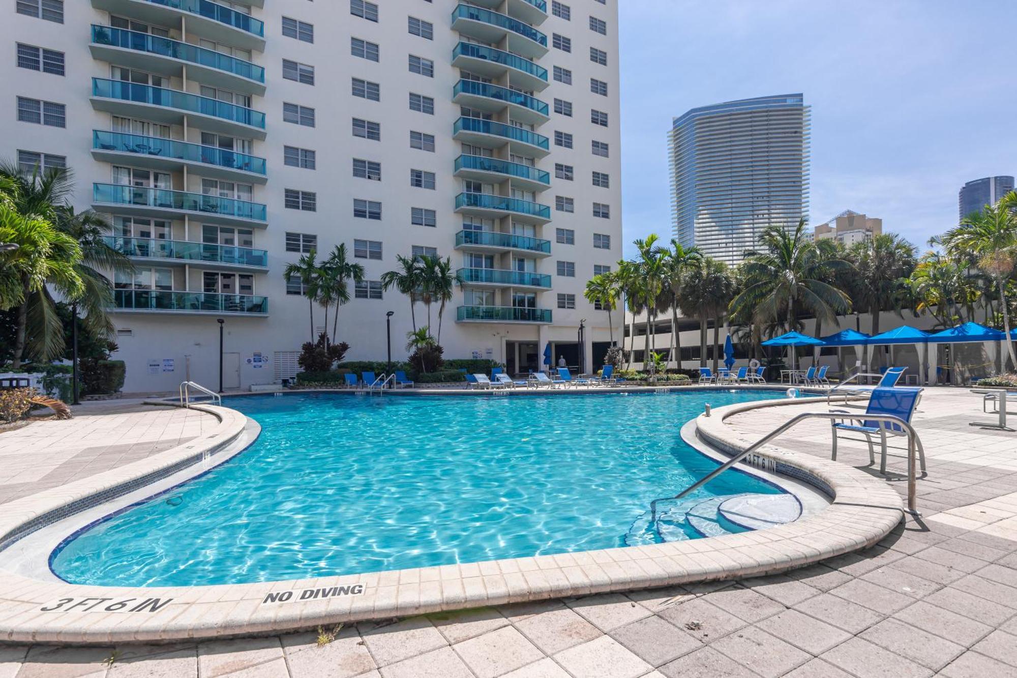 Ocean Reserve Sunny Isles Beach Exterior photo