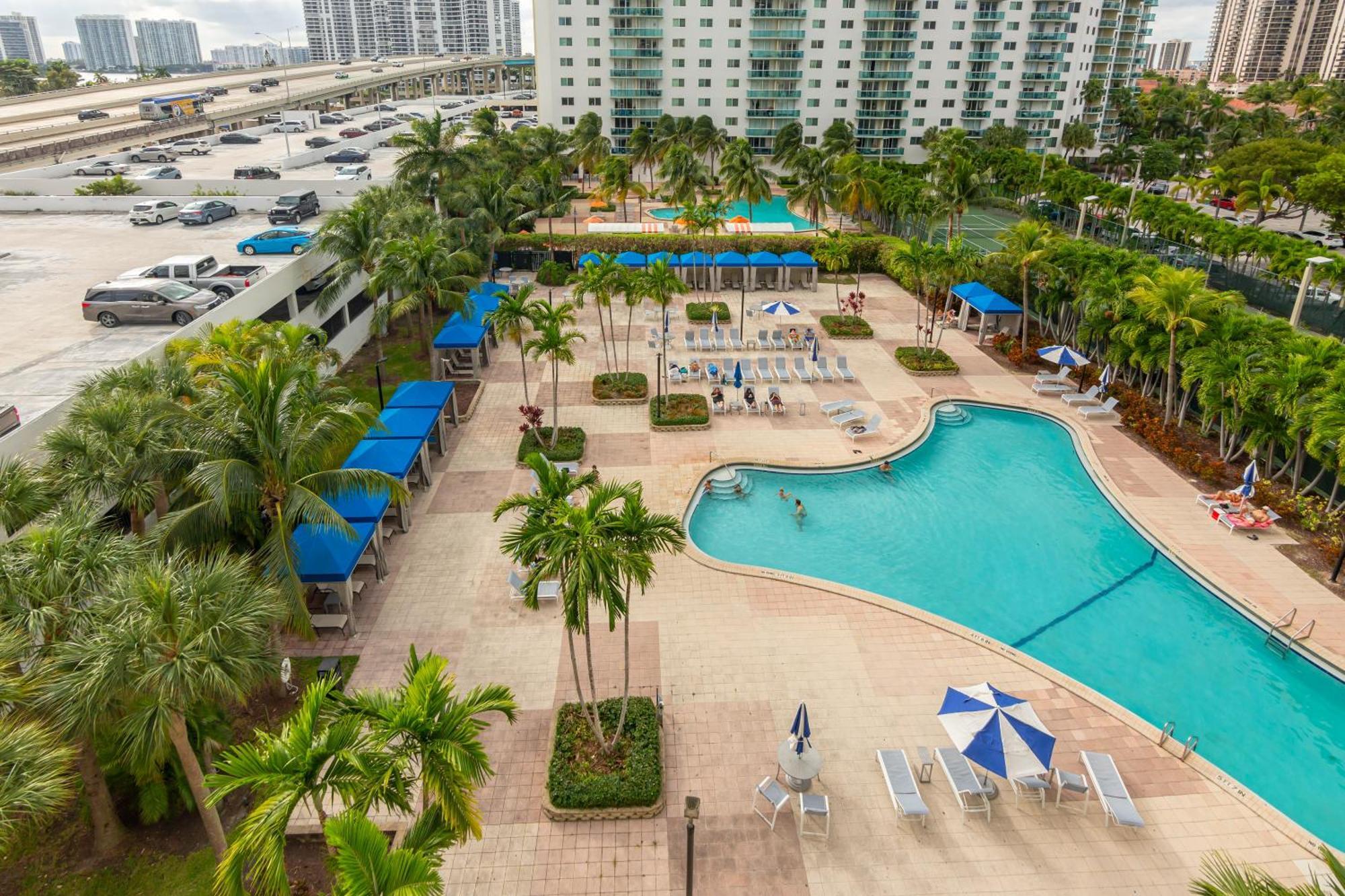 Ocean Reserve Sunny Isles Beach Exterior photo