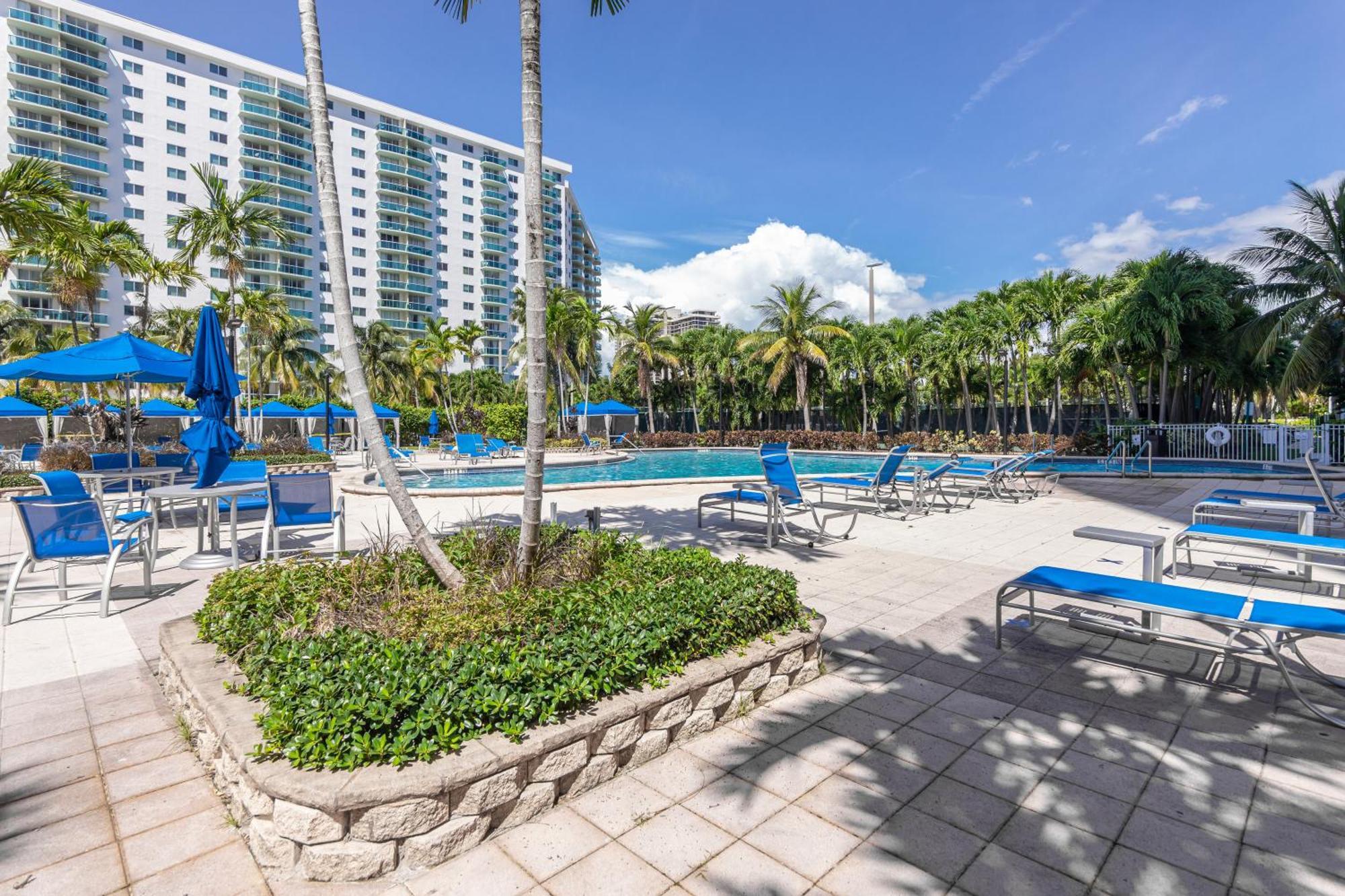 Ocean Reserve Sunny Isles Beach Exterior photo