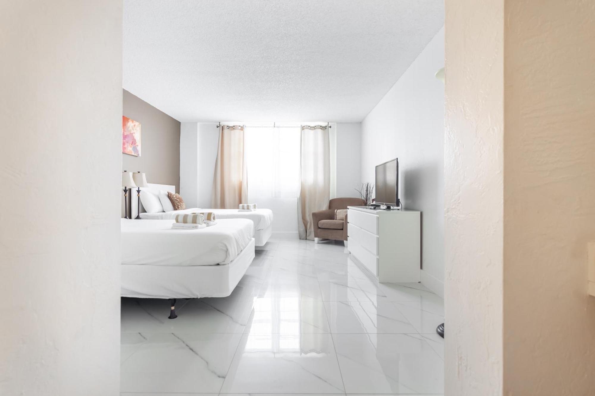 Ocean Reserve Sunny Isles Beach Exterior photo